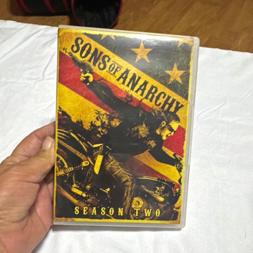 Fox Sons of Anarchy Season Two DVD 4-Disc Set Commentary Deleted Scenes 2010